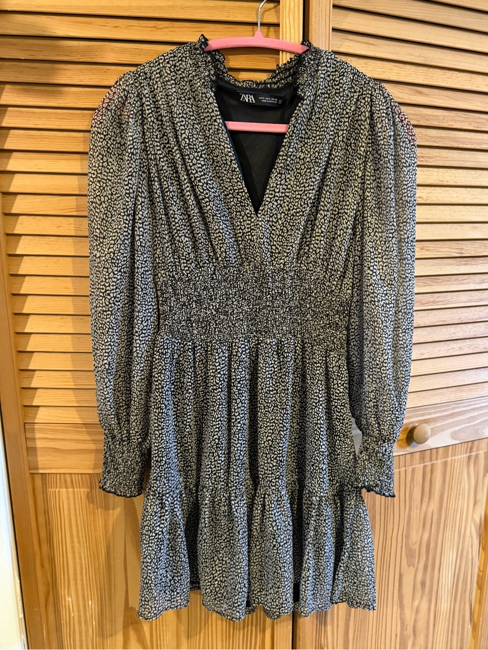 Zara Black and White Printed V-Neck Puff Sleeve Dress